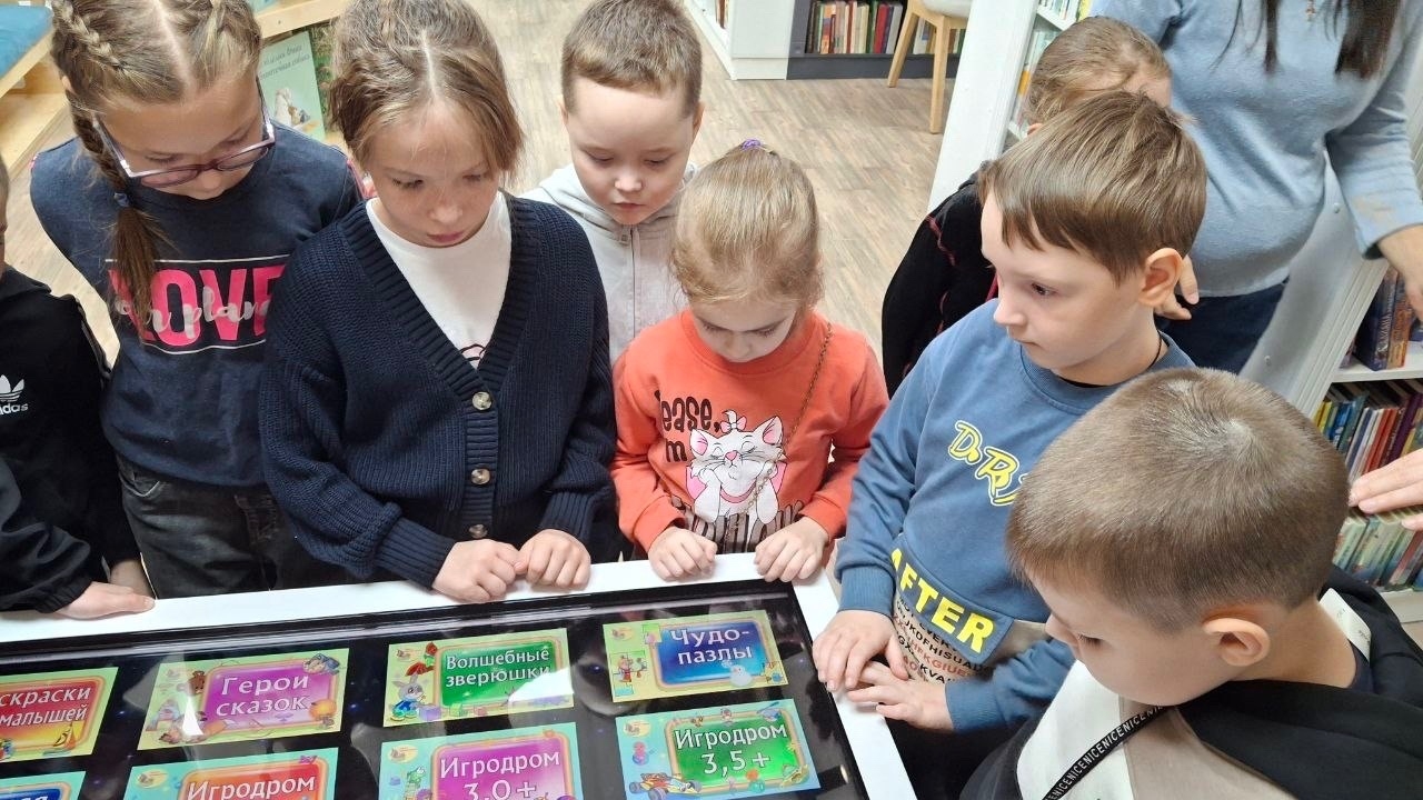 Осень начинается с книг: школьники открыли дверь новой библиотеки!